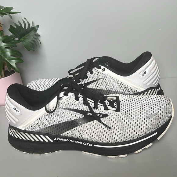 Brooks adrenaline running shoes - Picture 7 of 12